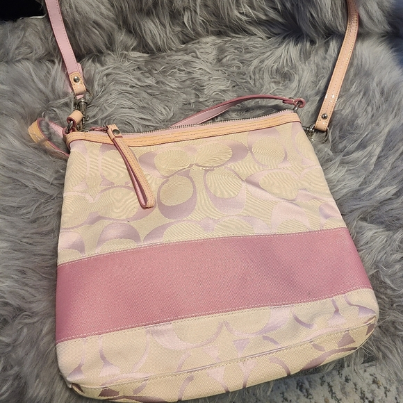 Large pink coach swingpack - Picture 1 of 3